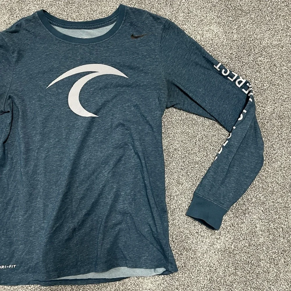 Nike Dri Fit Mens Small Long Sleeve Fishing Shirt Blue Athletic Performance Tee